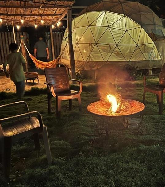 فندق Nativa Whale Domes Puerto López المظهر الخارجي الصورة