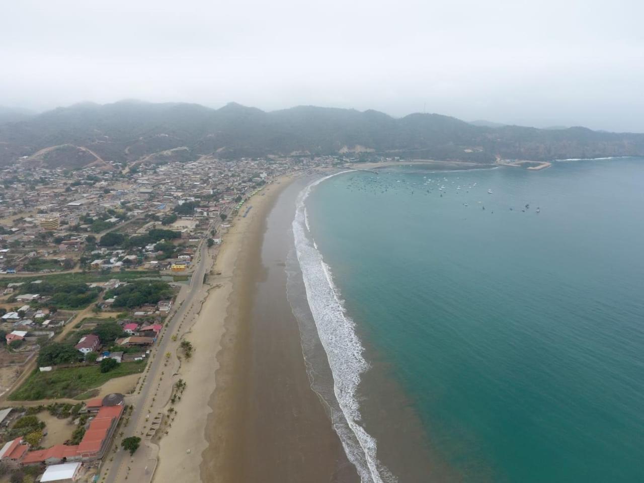 فندق Nativa Whale Domes Puerto López المظهر الخارجي الصورة